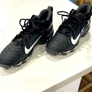 Nike mens 7.5 football cleats